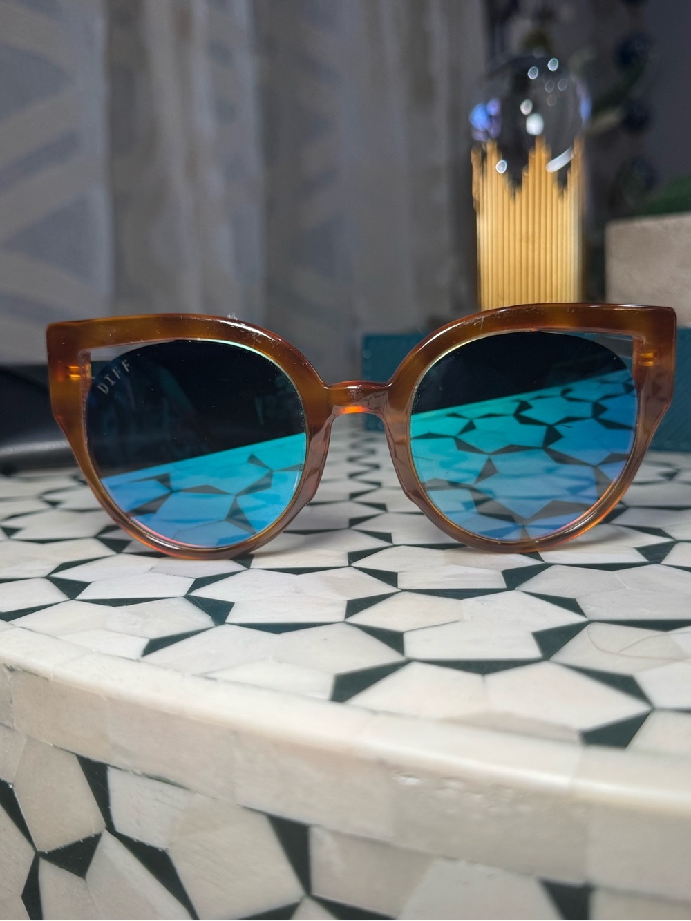 Diff Eyewear Tortoiseshell Frame Sunglasses with Blue Mirrored Lenses - Picture 9 of 11